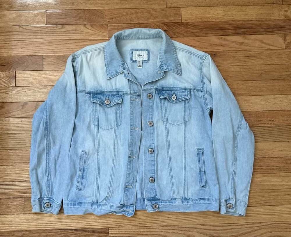 Forever 21 Light Wash Denim Jacket — Women’s Medium